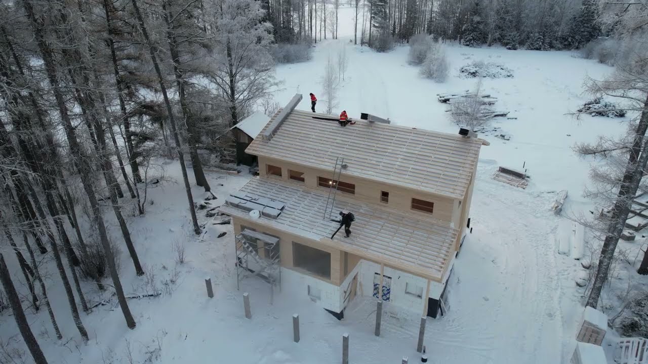 Raksapäiväkirja 5 : Peltikaton asennus, välipohjan palkkien asennus. Mammuttihirsi.