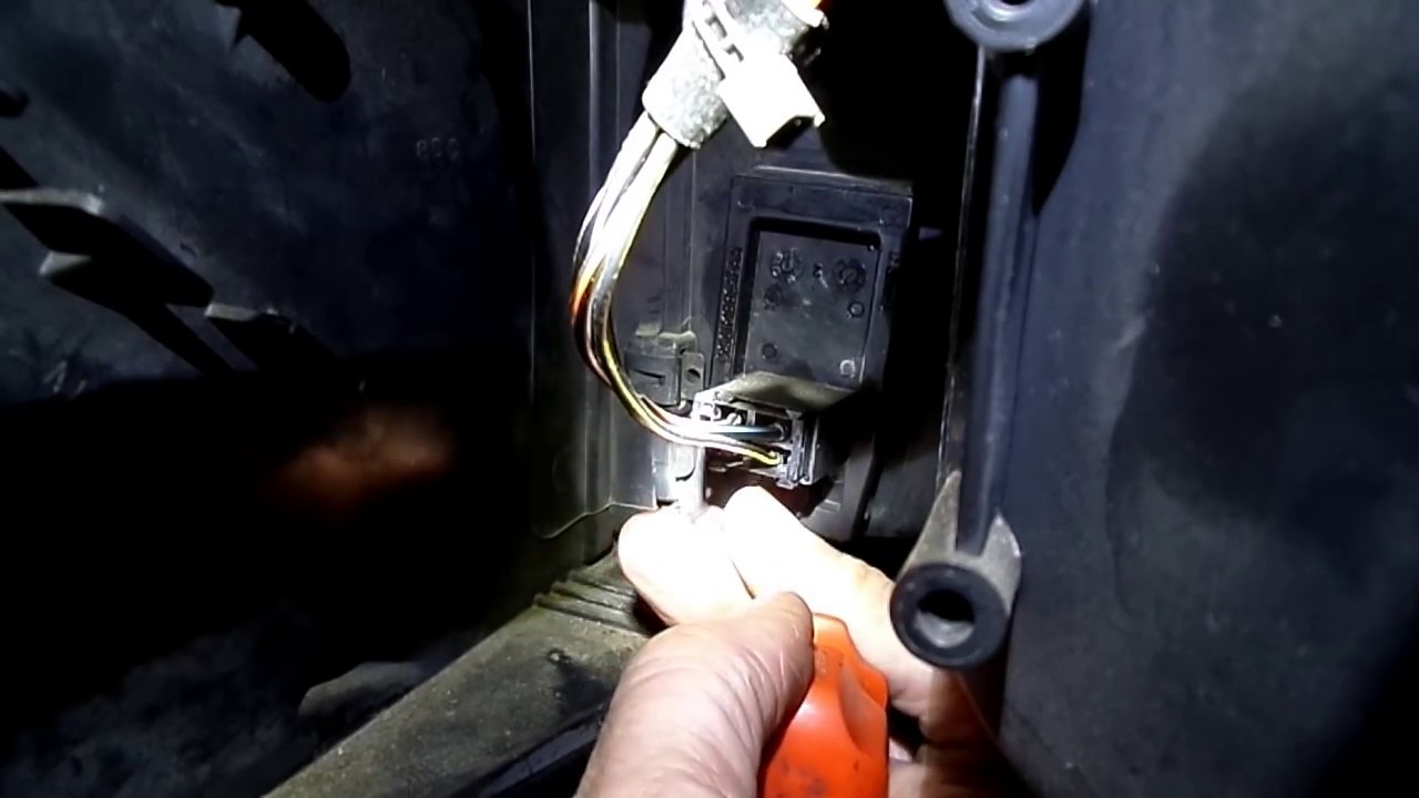 Ford Focus Blower Motor Resistor Replacement