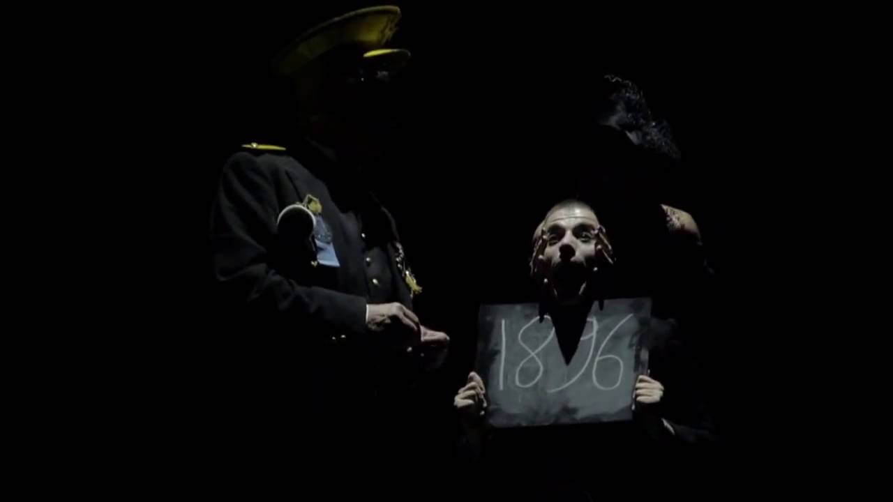 Un gabbiano. Un trailer.