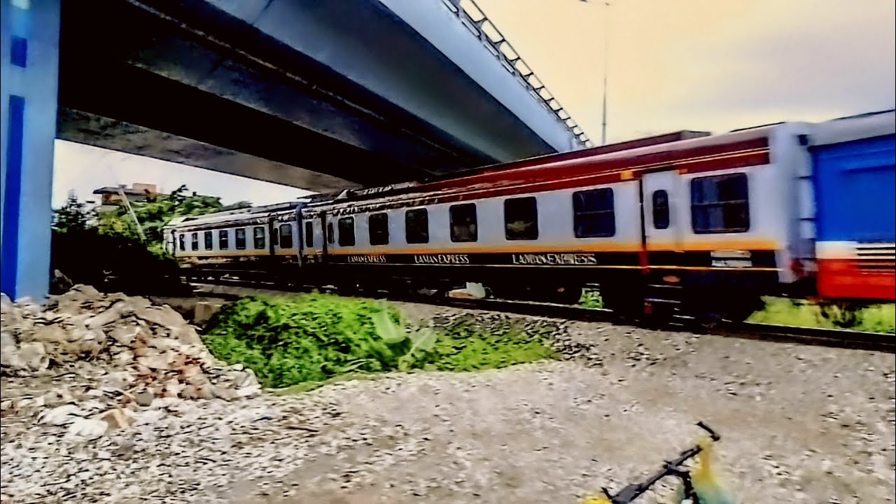 Các chuyến tàu trong ngày 2/11/2025 (Đặc biệt: SE6 có 2 toa LAMAN EXPRESS kép theo)