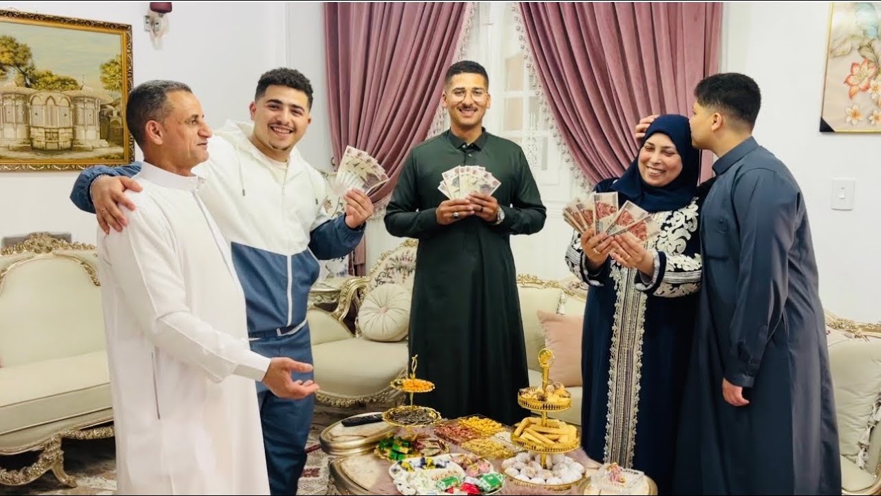 يارب عاده ماتنقطع أبدا صلاه العيد والضيافه وكمان احلى عيديه من ابو محمد واول عيد لى مرات ابنى معايا😘