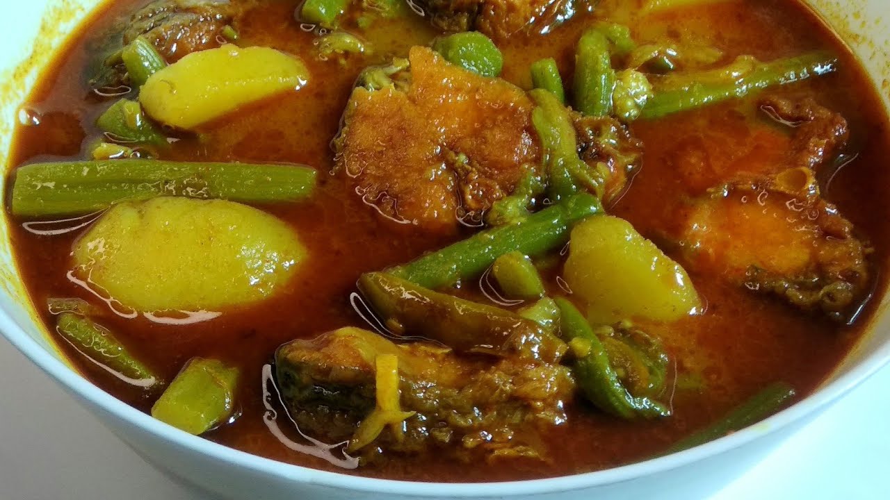 অসাধারণ স্বাদে বানিয়ে নিন ডাঁটা আলু দিয়ে মাছের পাতলা ঝোল/Macher jhol/Fish curry Bengali recipe.