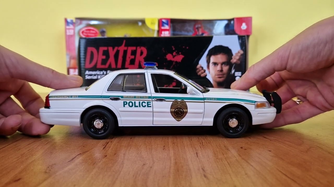 Greenlight 1/24 Hollywood series Dexter 2001' Ford Crown Victoria Miami Metro Police#greenlight