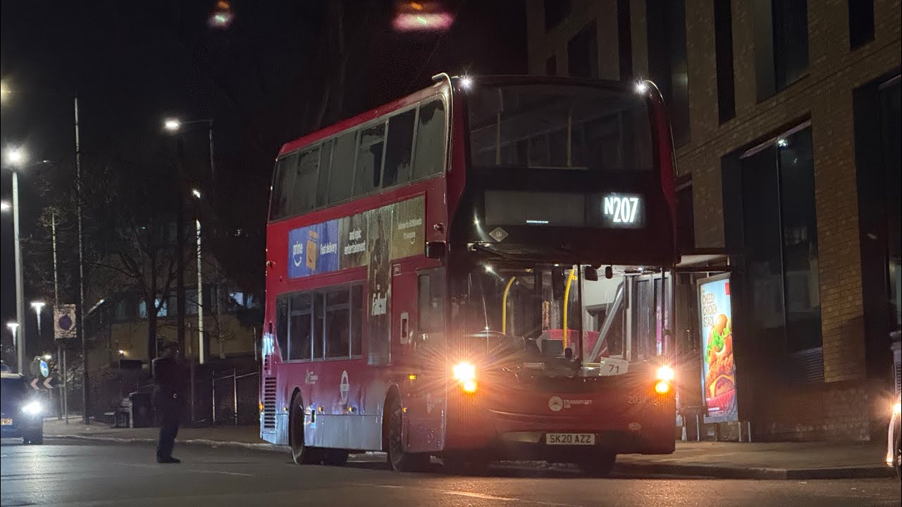 FRV. Transport UK Route N207. Uxbridge - Holborn, Bloomsbury Square. Enviro400MMC SH 2032 (SK20 AZZ)