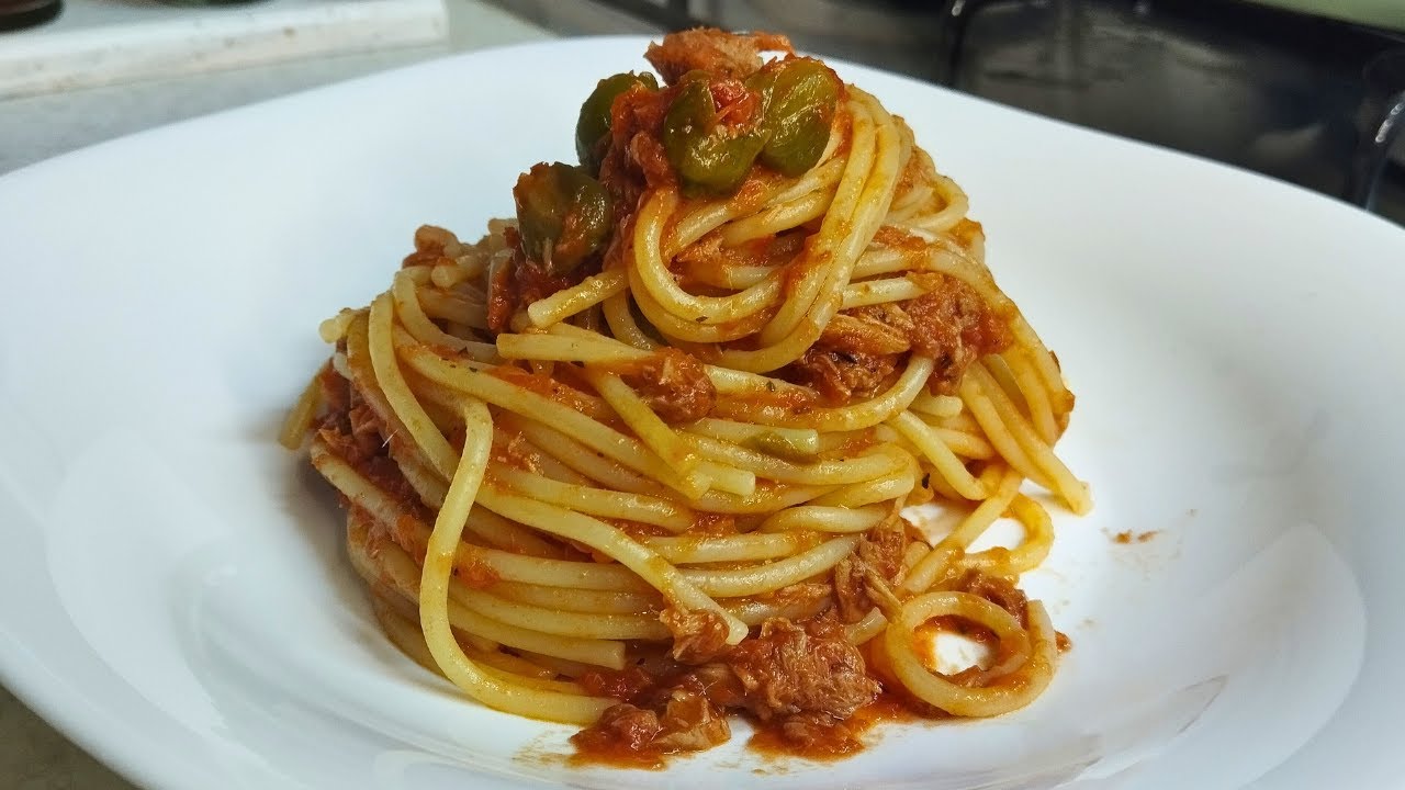 Spaghetti alla PIZZAIOLA: Ricetta perfetta per ogni occasione!
