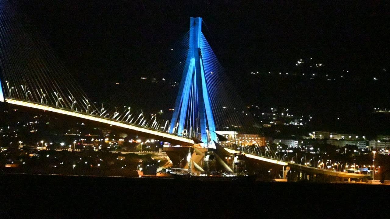 Το Belem μεταφέρει την Ολυμπιακή Φλόγα  και περνάει από την Γέφυρα Ριου -Αντιρρίου