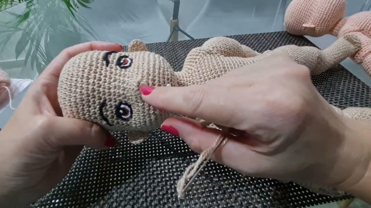 Maria Flor - Modelando o rosto e boca- boneca amigurumi articulada- crochê
