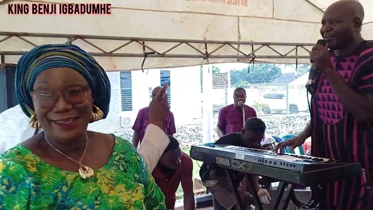 King benji Igbadumhe performing live at 60th birthday of Alhaji shamak okhuiligwe