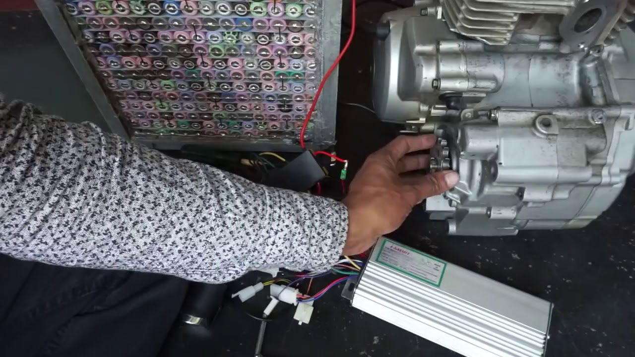 Como é fácil transformar de moto a gasolina para o motor elétrico