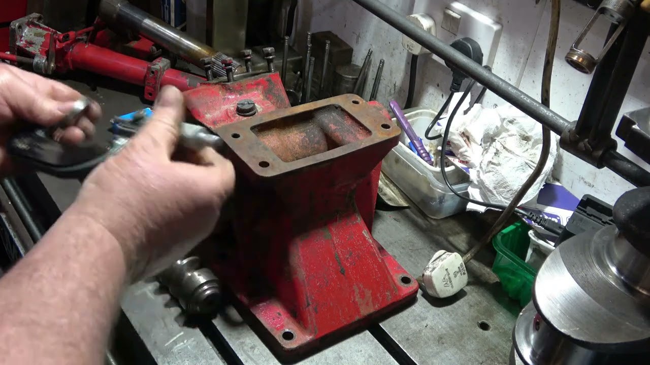 International tractor steering box repair pt1 ..... Smart and Brown 1024 lathe