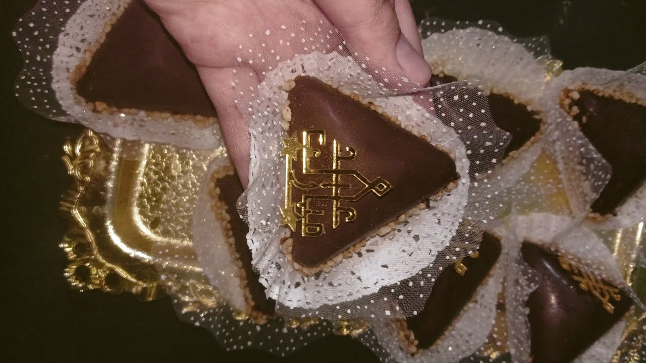 قاطو بريستيج😍😍مثلثات كريستال لاعياد ومناسبات بحشو مميز يذوب في في الفم بزاف بنين ويقطع كمية كبيرة🤩😋