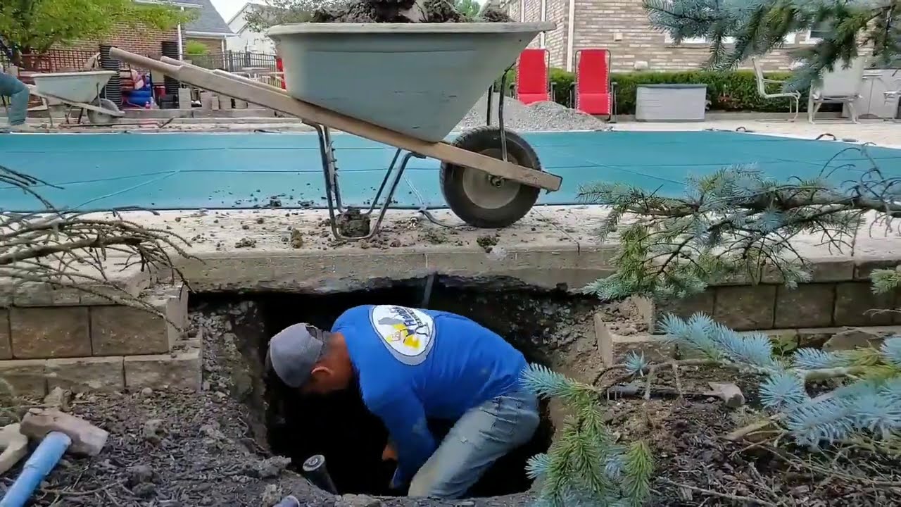 How To Remove Water From Behind a Pool Liner 3 of 3 [ Sump Pump System ]