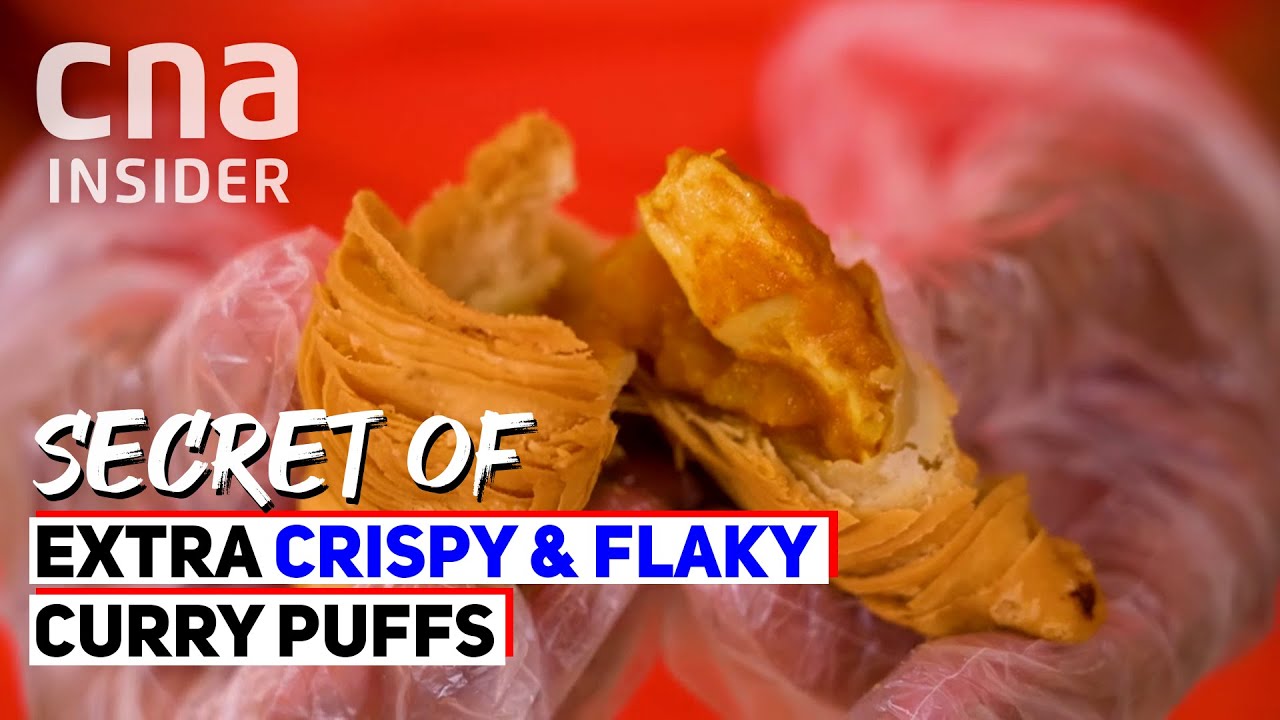 The Secret To Ultra Crispy & Flaky Curry Puffs? Teochew Mooncakes