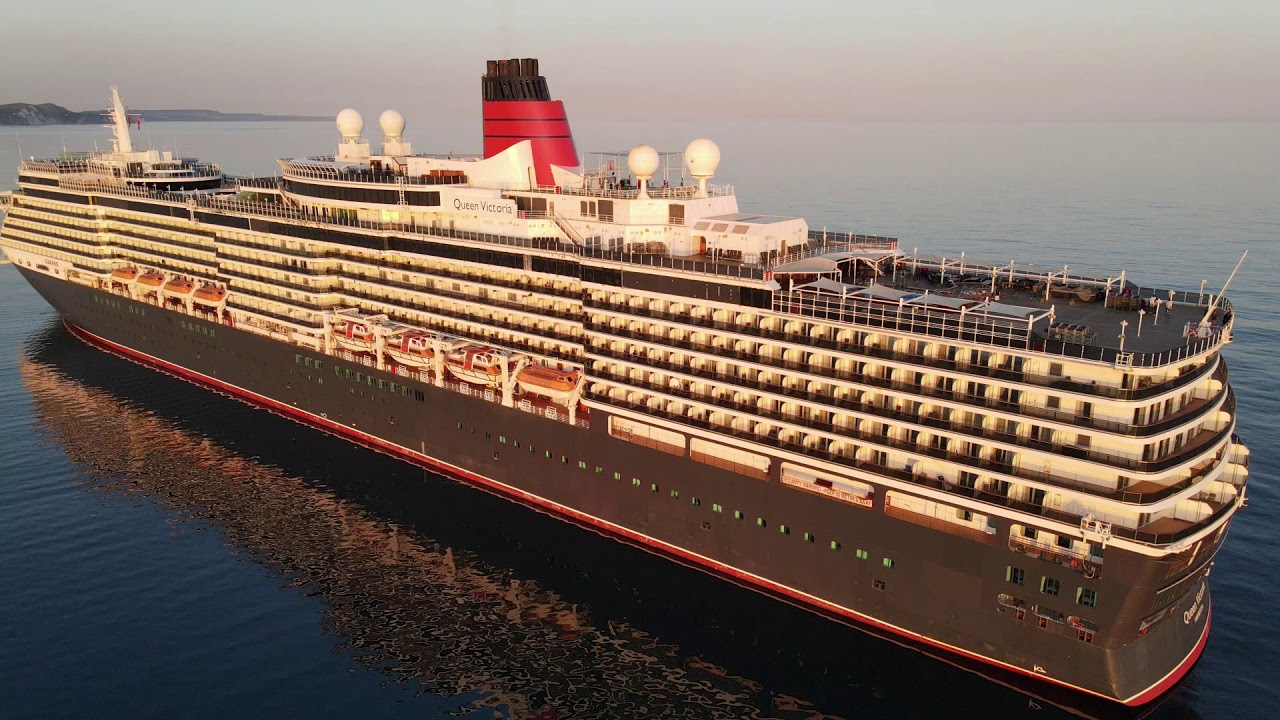 CUANRD'S QUEEN MARY 2 AND QUEEN VICTORIA IN WEYMOUTH BAY