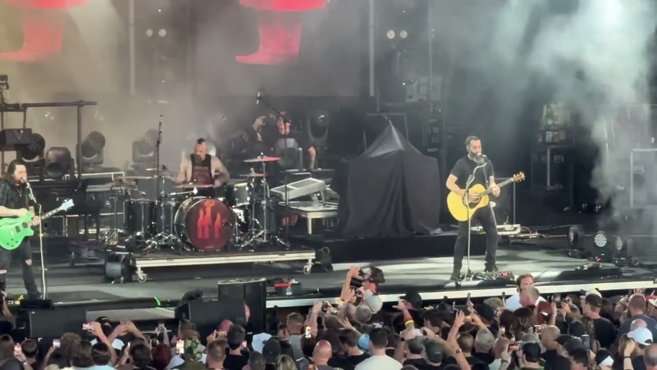 Mammoth plays an Ozzy tribute, Momma I’m coming home, on the day of his death. 7/22/25