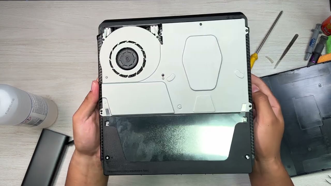 COMO ABRIR PS4 SLIM PARA LIMPAR E TROCAR A PASTA TERMICA - TUTORIAL COMPLETO