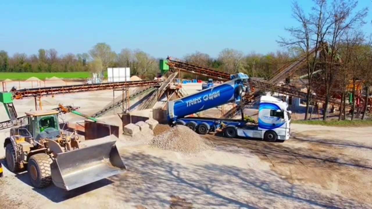 VI PORTO DENTRIO LA CAVA DI GHIAIA TRANS GHIAIA CATERPILLAR DIGGER DIGGING EXCAVATOR HEAVYLOAD GRAVE