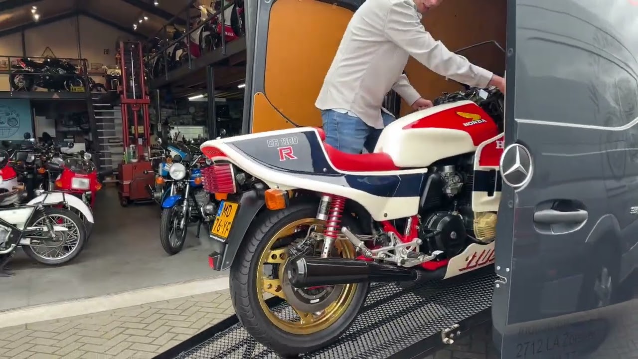 Arrival Honda CB1100R(C) and Honda CBR 900 Fireblade