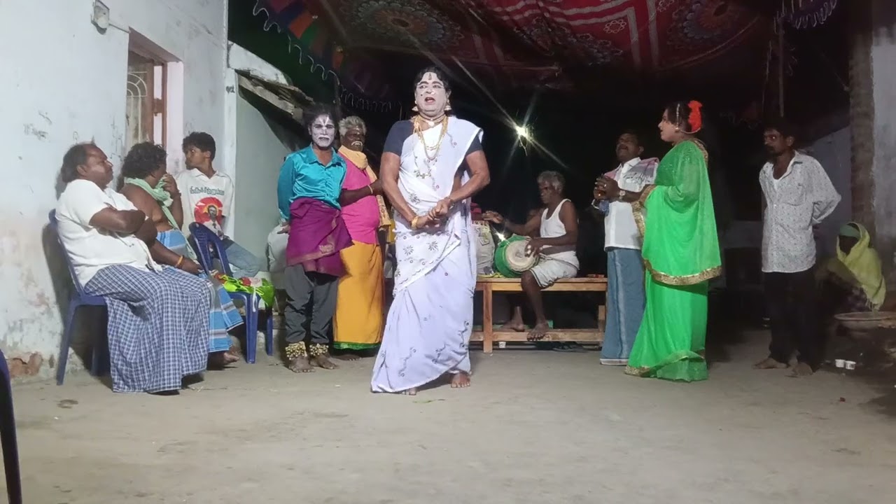 பொன்னுருவி வேடத்தில் ஏழுமலை நாடக பேராசிரியர் 