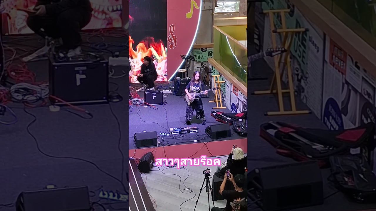 สาวๆสายร็อก ลีลาการเล่นกีต้ามันๆ