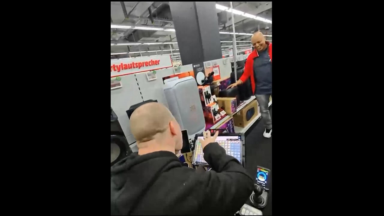 Mit dem Accent 1400 im MediaMarkt – Frank kauft einen Bluetooth-Lautsprecher