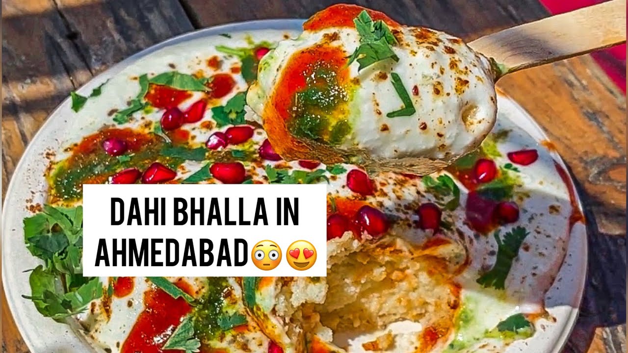 #dahibhalla #dahiwada #ahmedabadstreetfood                               Dahi Bhalla in Ahmedabad 😍