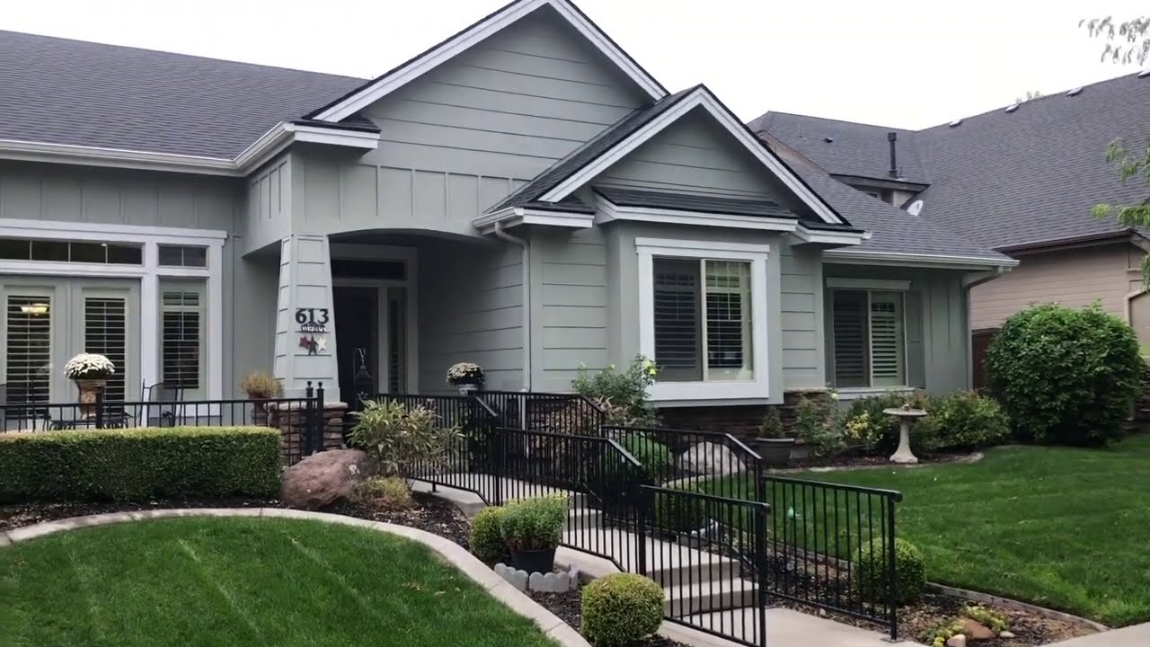 Stunning single level home in Meridian Idaho… very lightly lived in and improved!