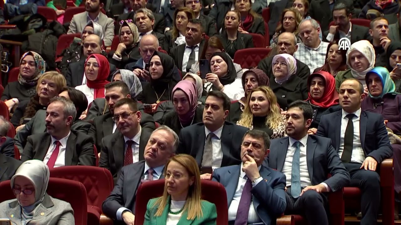 Erdoğan: “Sanat, milli kültür ve kimliğin taşıyıcı kolonudur”