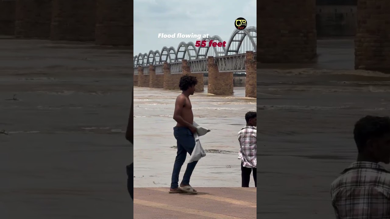 Godavari flood flow reached to 55 Feet at Pushkarghat #GodavariFloodAlert #rajahmundrypointofview