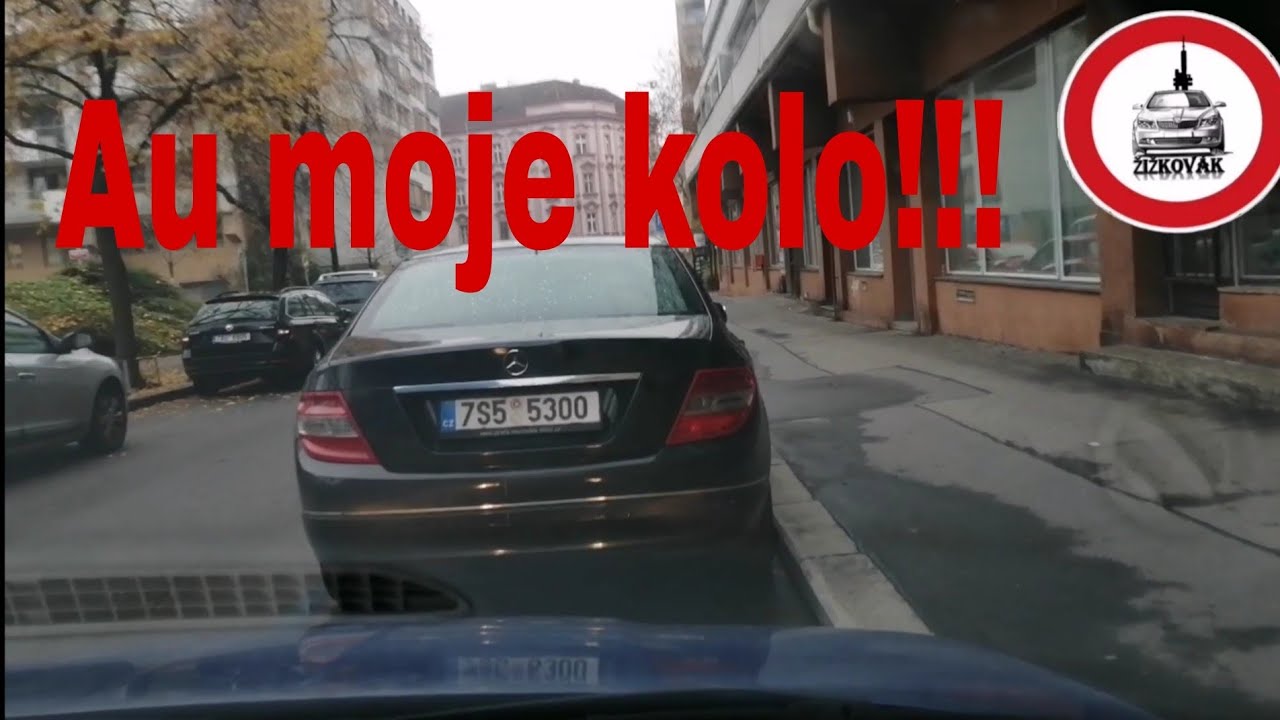 Skoro jsem urval kolo , st&aacute;l jsem v křižovatce,  skoro nehoda