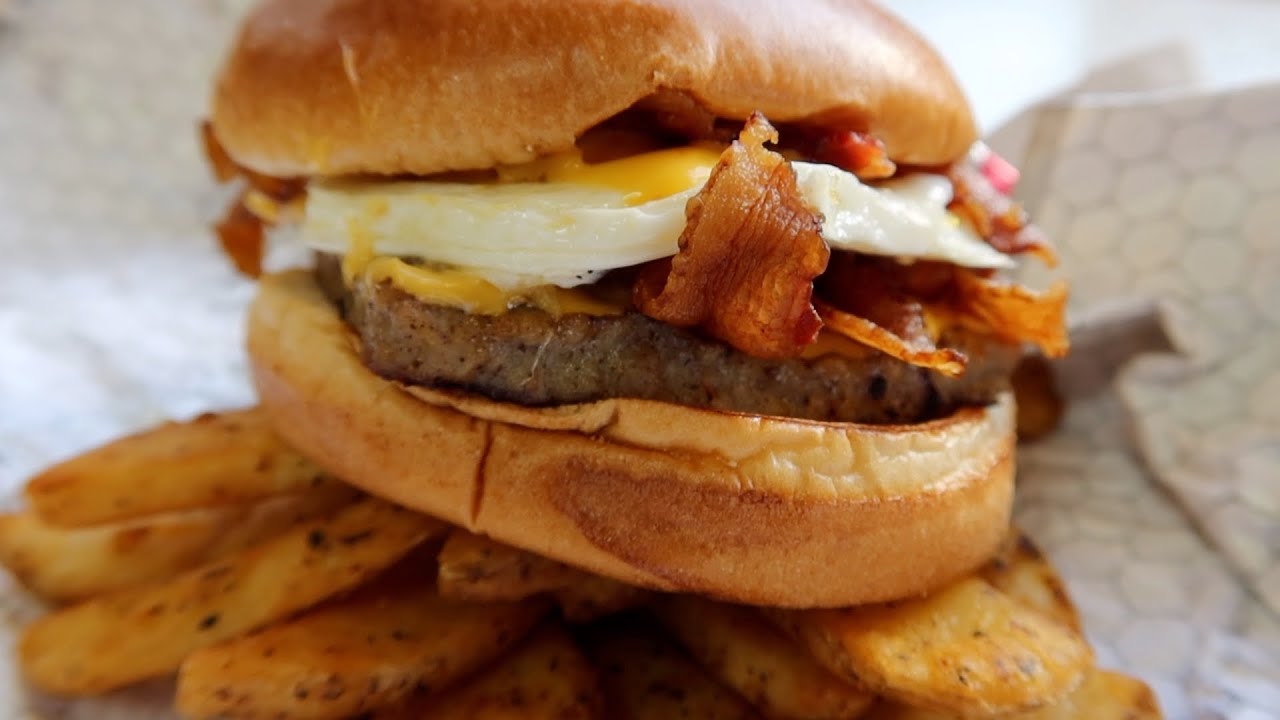 Wendy's NEW BREAKFAST BACONATOR Review
