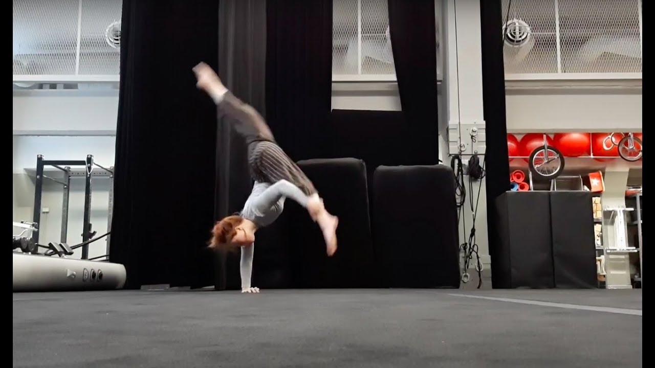 Aino Savolainen - Floor acrobatics