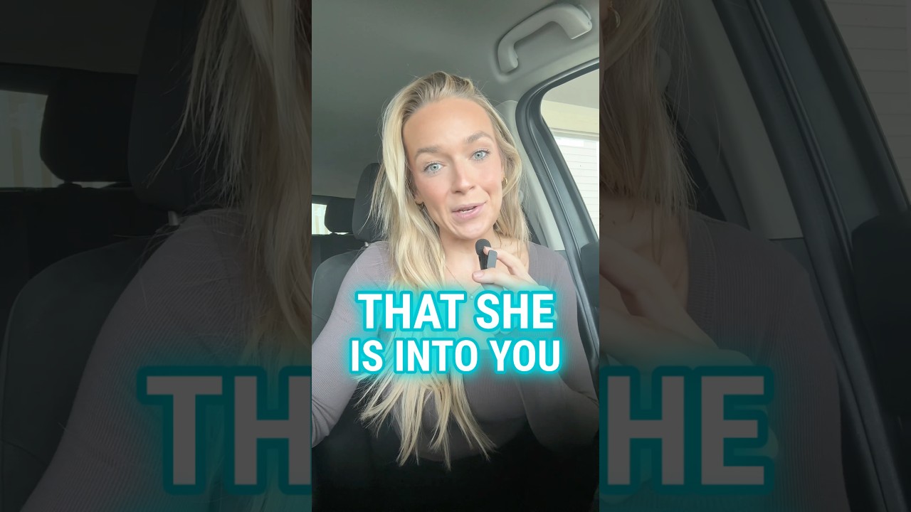 😍 3 Signs She&rsquo;s Into You 👑🔥