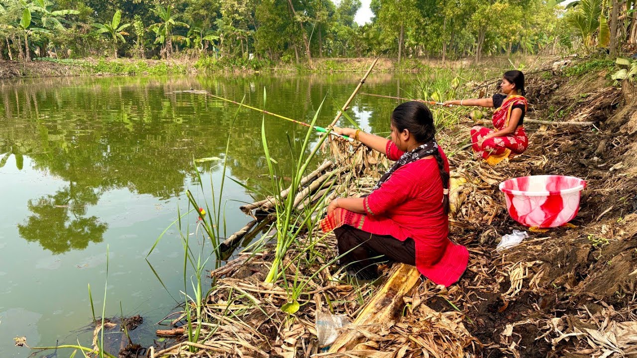 Fishing Video 🐟 || Mother and Daughter always catch a lot of fish from the village pond 