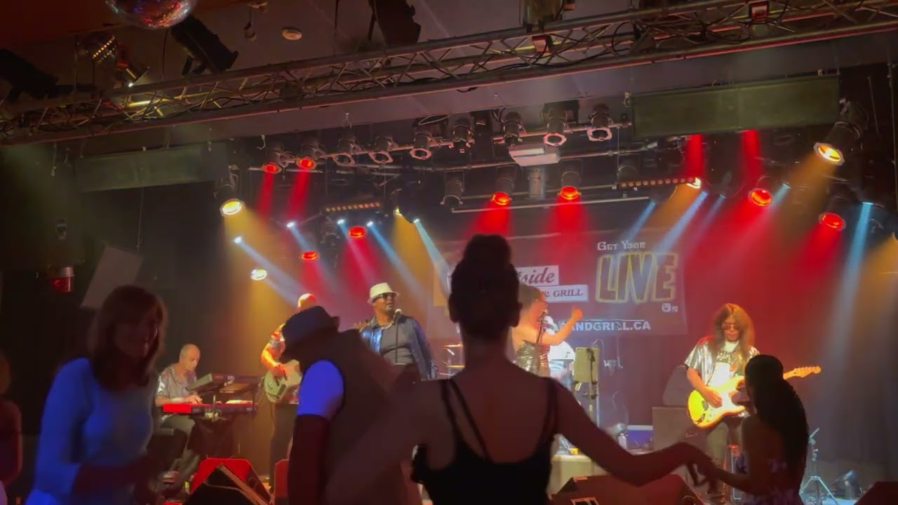 This Funky Cover Got the Whole Bar Dancing! 🕺💃 | Hollywood Blvd Band – Play That Funky Music
