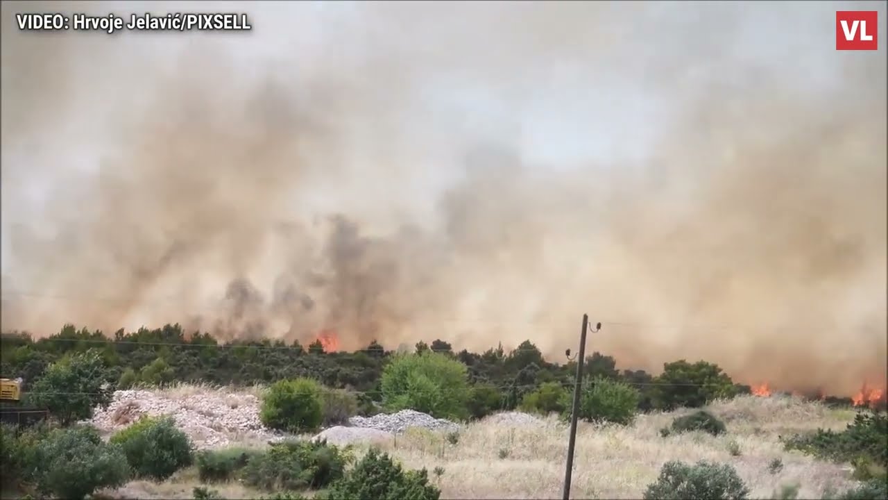 Apokaliptični prizori iz Dalmacije: Gore kuće i automobili, MUP evakuira ugroženo stanovništvo
