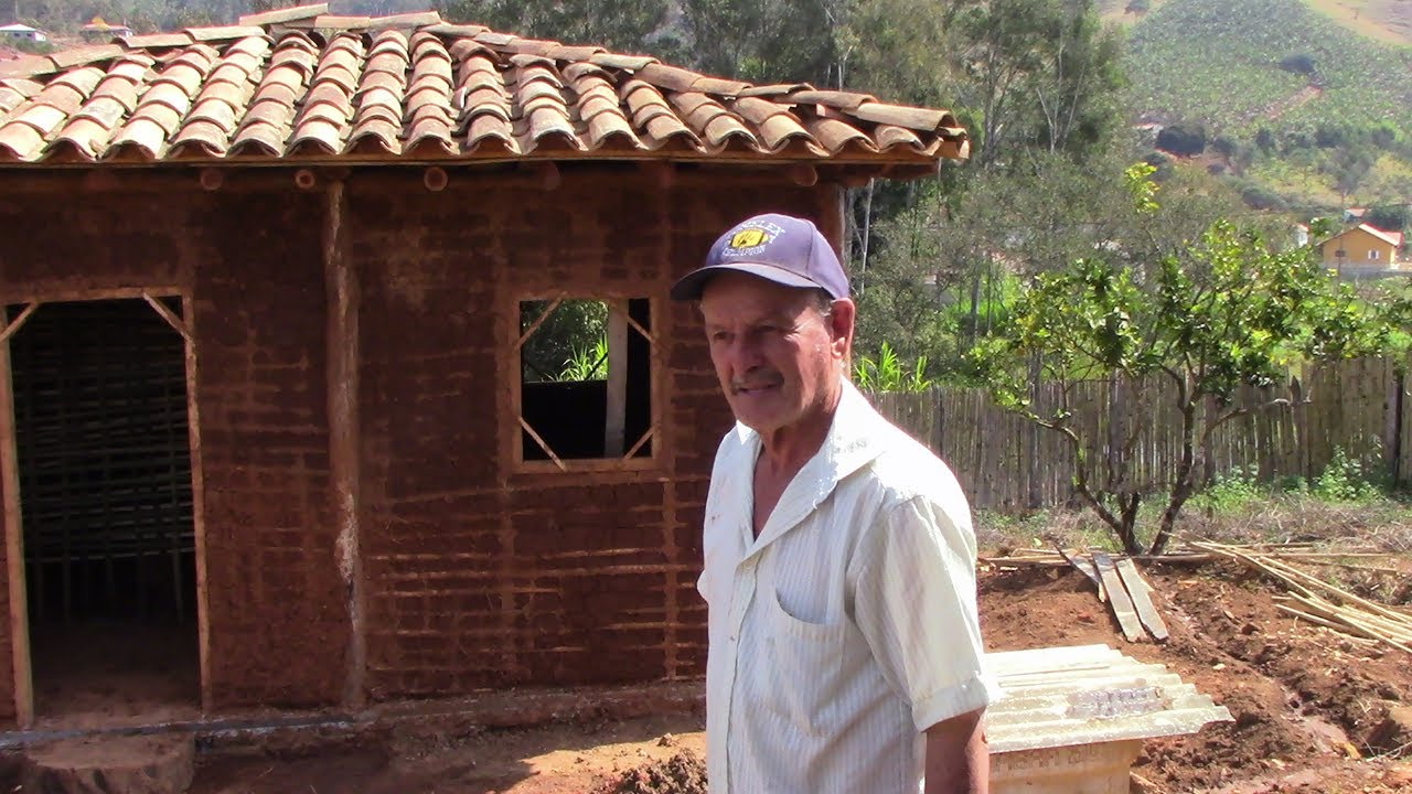 A CASA DE PAU A PIQUE DO SEU SILVESTRE / BRAZÓPOLIS-MG             #roça #coisasdaroça #vidanaroça