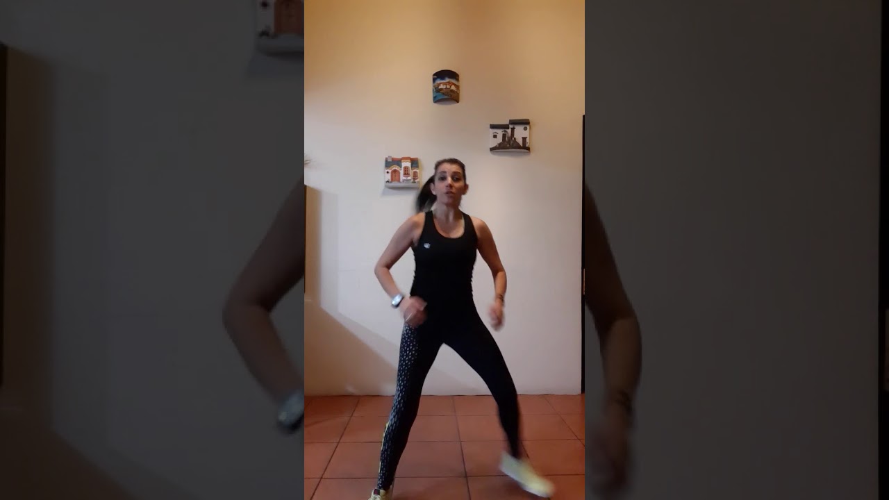 Paola Sancho - Aeróbicos para principiantes - Parte 2: Clase básica 1.