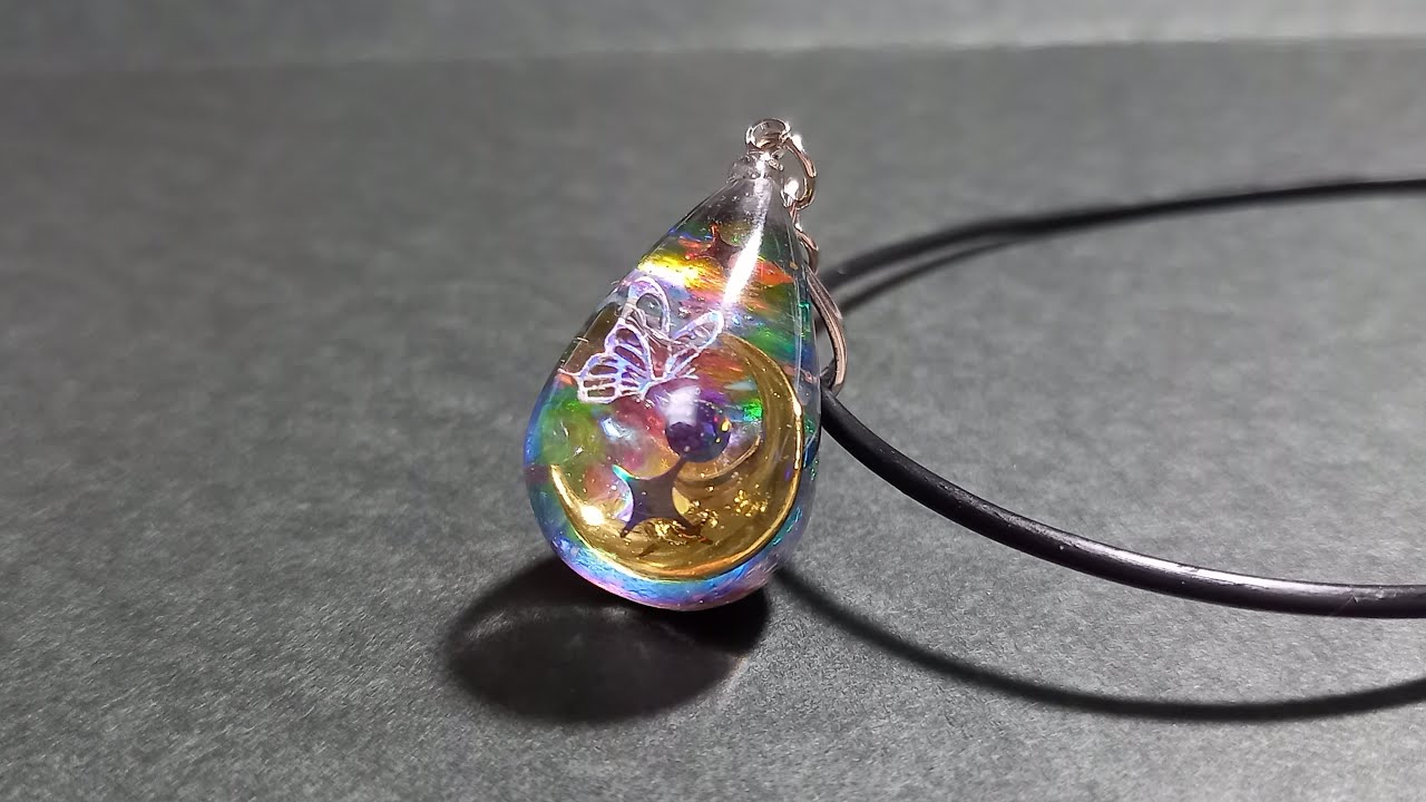 UVレジン　月と蝶の雫ネックレス　作ってみた　resin