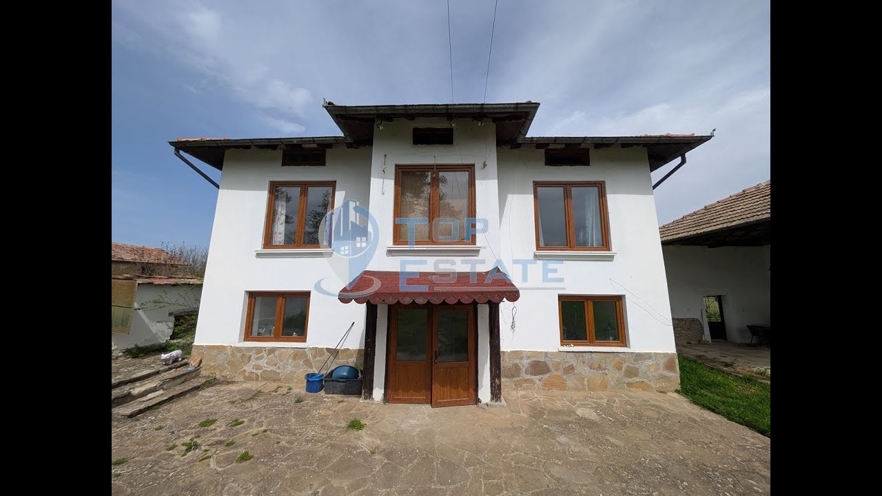 Двуетажна къща с голям двор и кладенец в Ресен / Two-storey house with large yard and well in Resen