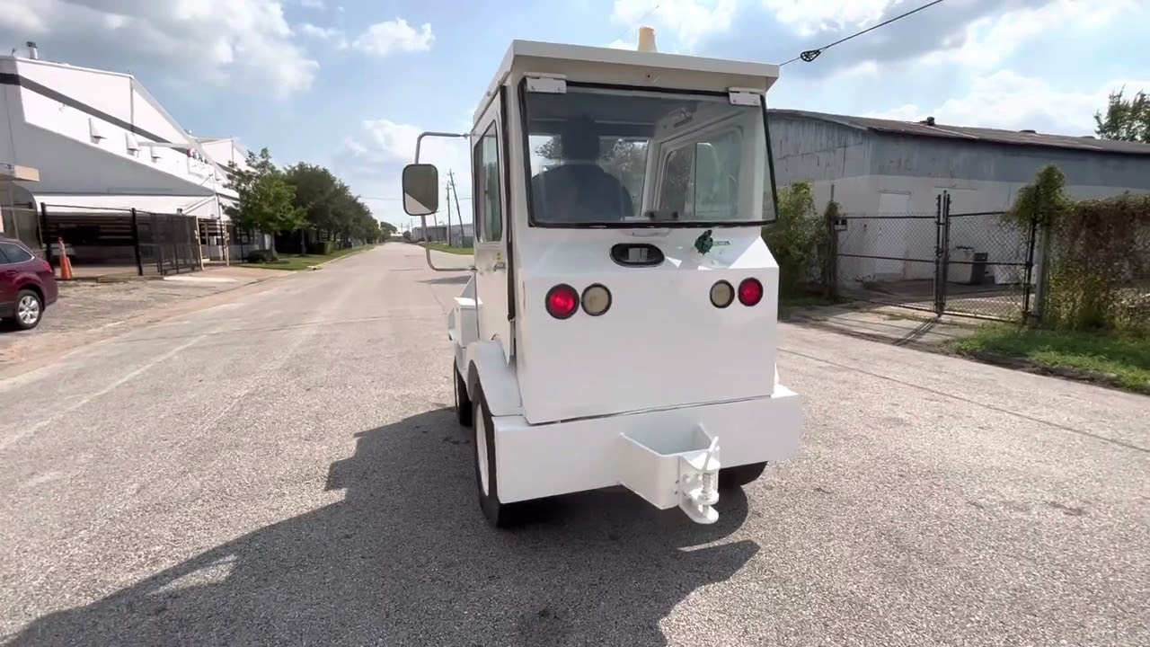 1997 TUG MA50 Baggage Tow Tractor - Operational Video