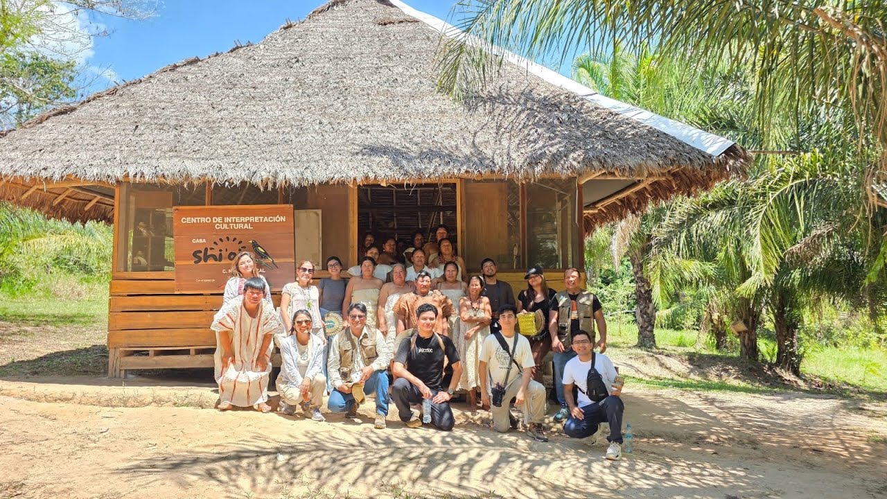 ARTESANAS COMUNIDAD NATIVA PALMA REAL –SHI OI “PAUCARCILLO”