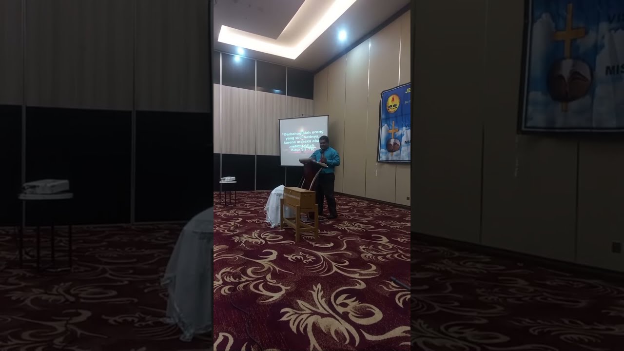 Ita Rahawarin sedang live sekarang!