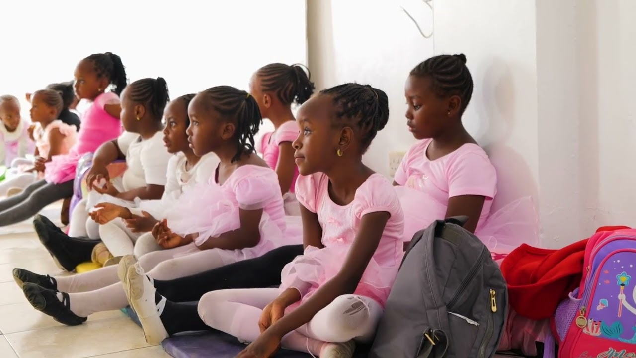 CHILDREN CONCENTRATING TO STORY TELLING