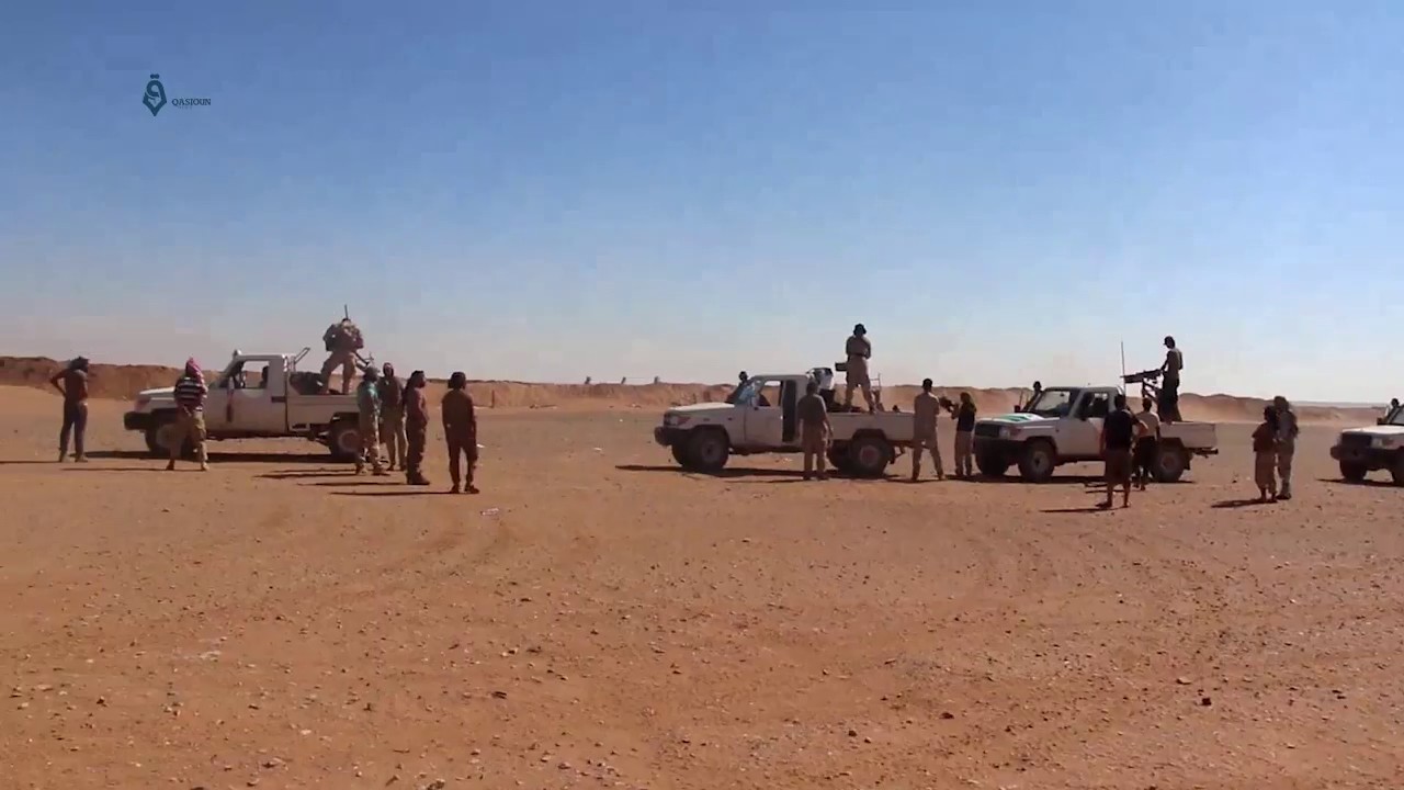 Syria : Report from al Tanf border area to Iraq shows US forces & allied FSA