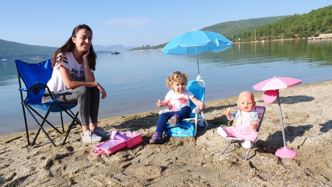 Bebek bakma videoları! Sevcan, Derin ve Baby Born plaja gidiyor! Çocuk videoları
