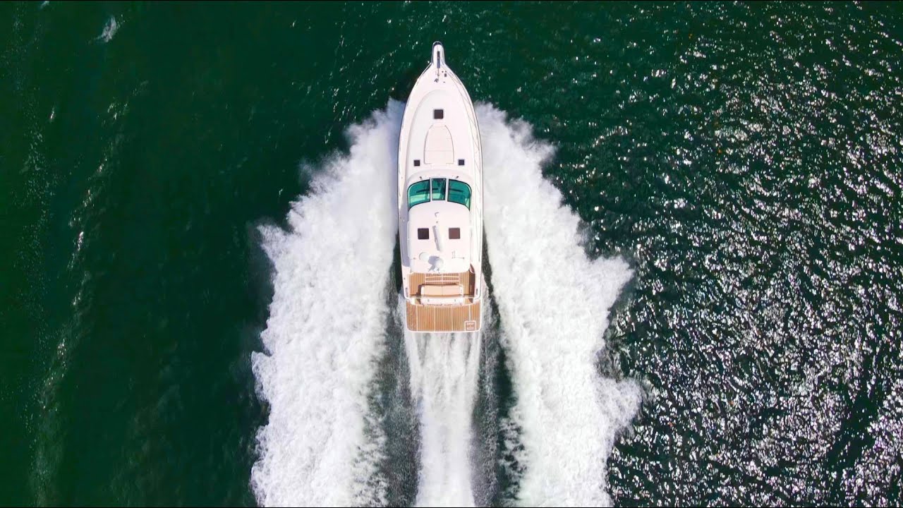 2005 Tiara Yachts 4400 Sovran - Walk-through