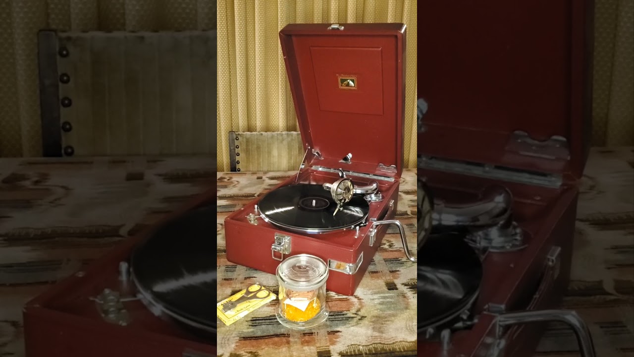I threw a Kiss into the ocean, played by Hal McIntyre, 01.04.1942