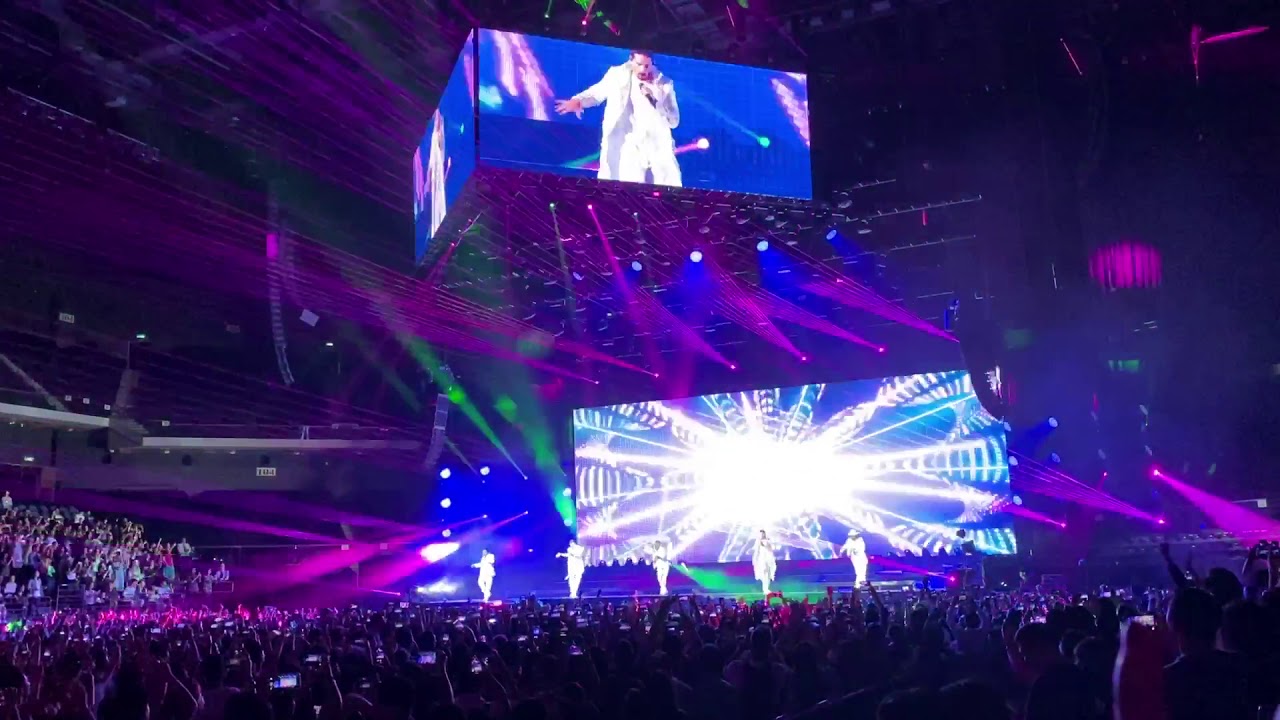 Backstreet Boys - Everybody (Live Performance at Cotai Arena, Macau)