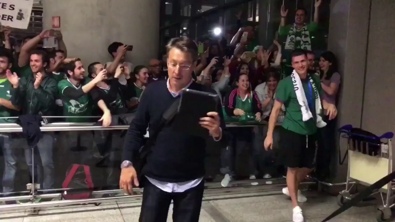 La espectacular llegada del Unicaja a Málaga tras ganar la Eurocup